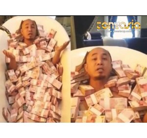 Seorang pria Jutawan berendam di bak mandi dengan segepok uang | Sabung Ayam | Judi Sabung Ayam 